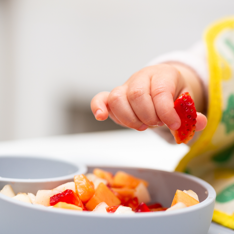 ¿Cuánto y con que frecuencia se debe alimentar al bebé?